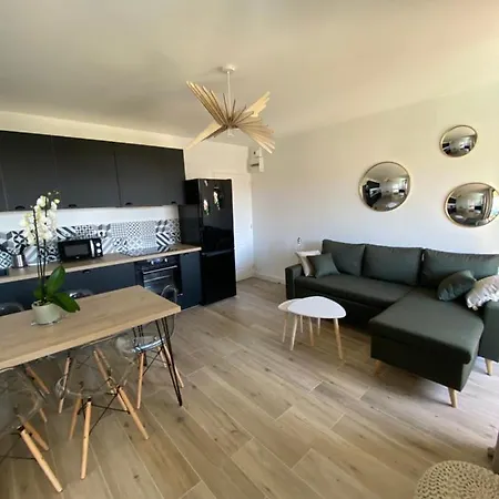 Ajaccio magnifique T2 40m2 centre ville vue mer au bord de la plage neuf 5 personnes Clim wifi balcon parking privé fermé Extérieur photo