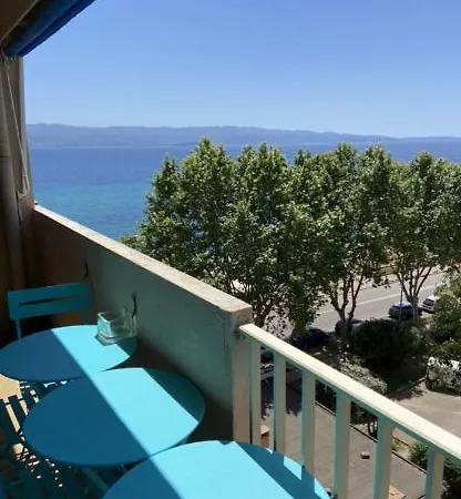 Ajaccio magnifique T2 40m2 centre ville vue mer au bord de la plage neuf 5 personnes Clim wifi balcon parking privé fermé Extérieur photo