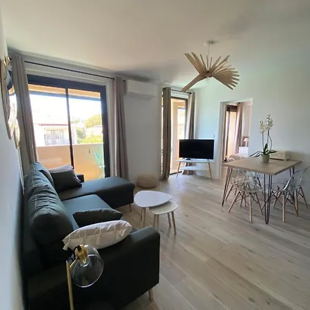 Ajaccio magnifique T2 40m2 centre ville vue mer au bord de la plage neuf 5 personnes Clim wifi balcon parking privé fermé Extérieur photo