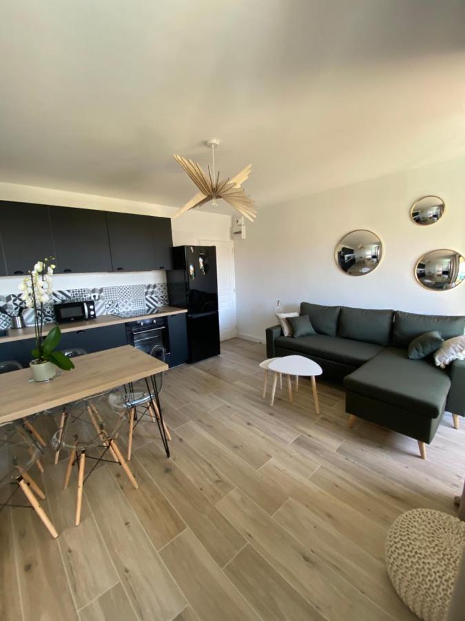 Ajaccio Magnifique: Beachfront T2 With Sea View And Private Parking Apartment Ajaccio (Corsica)