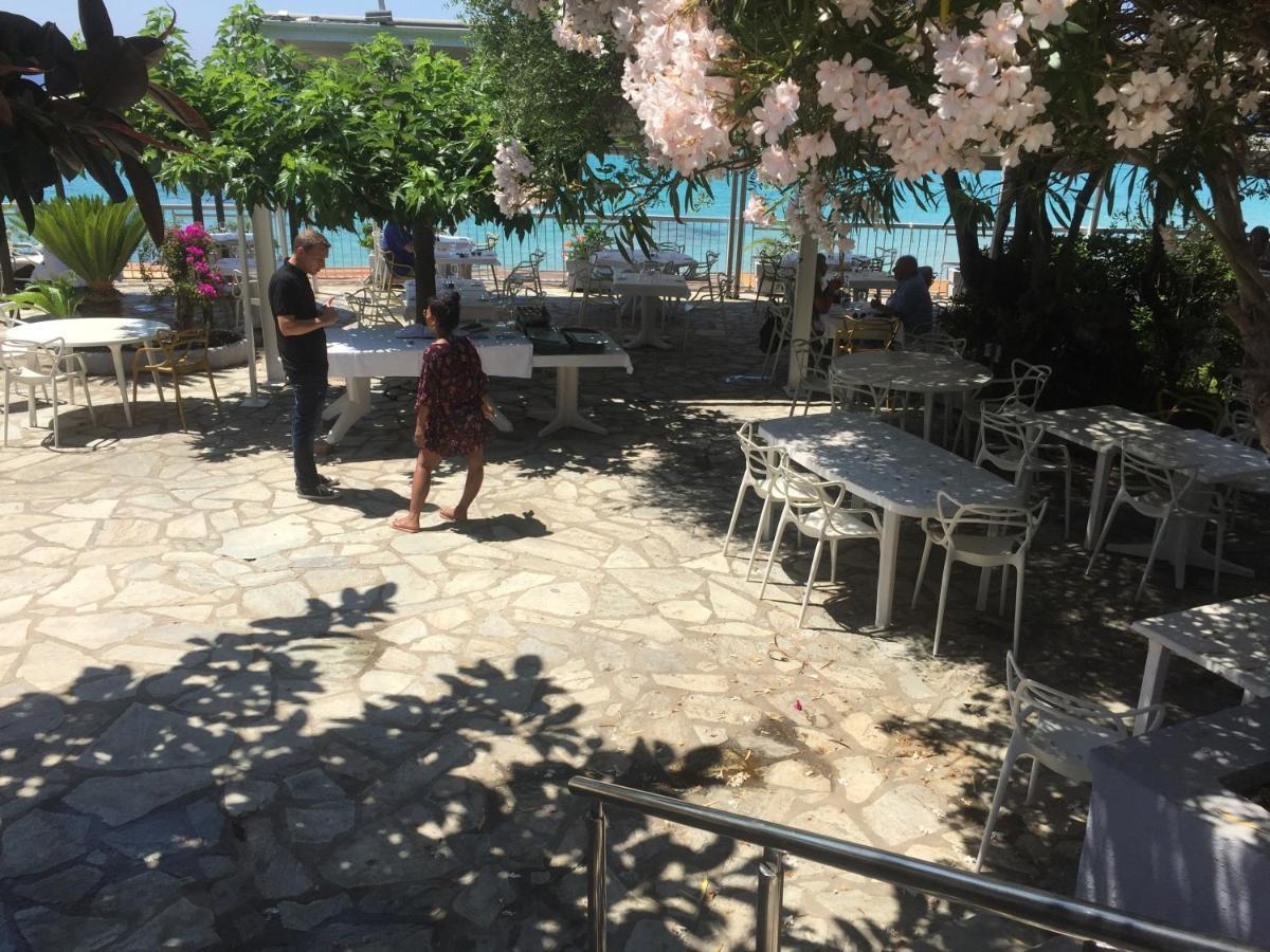 Ajaccio Magnifique: Beachfront T2 With Sea View And Private Parking Ajaccio (Corsica)